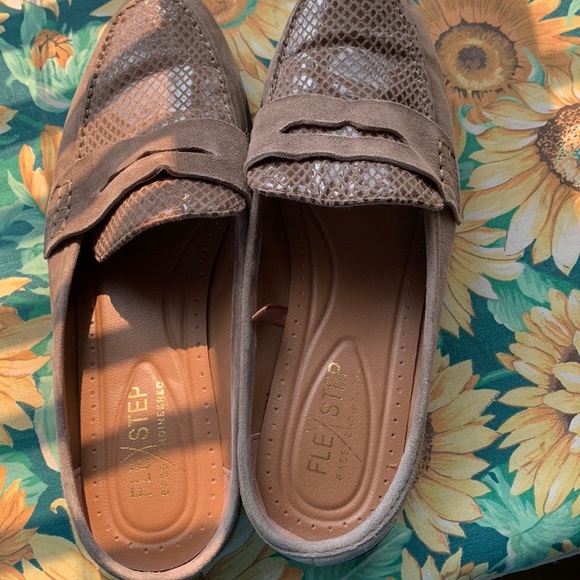 - Leather slides NWOT - Picture 1 of 5